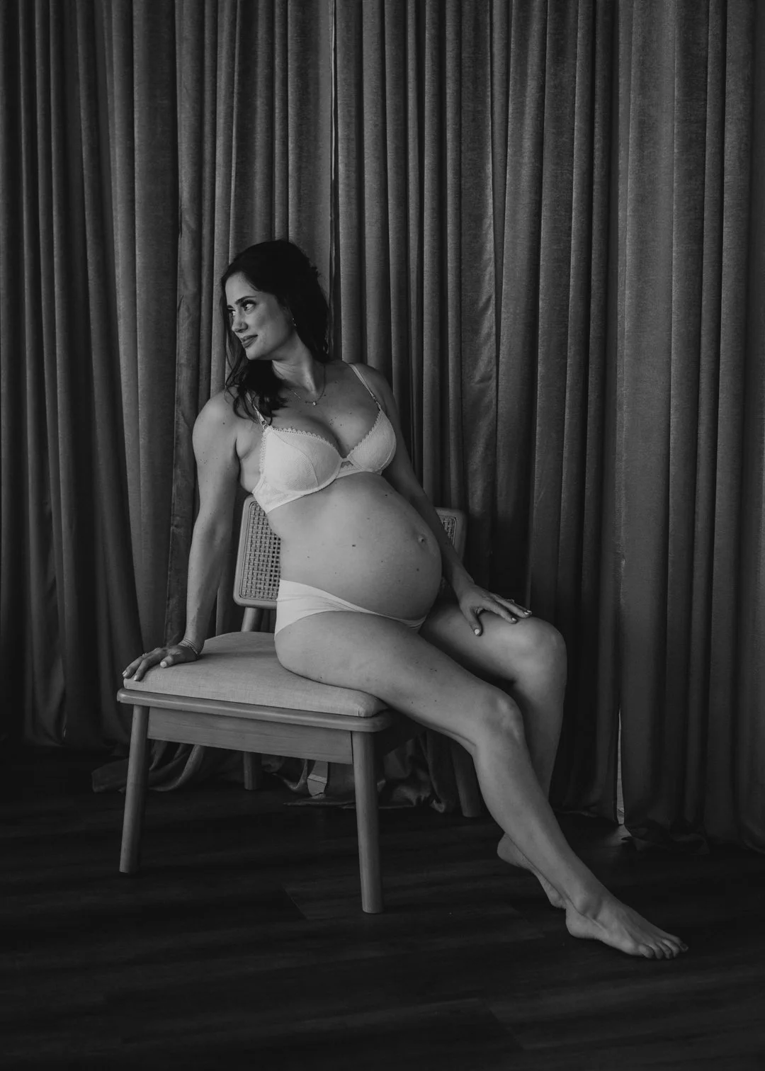 ashLEYstanLEYphotography_Sara_SixthCityStudio_Maternity-90.jpg