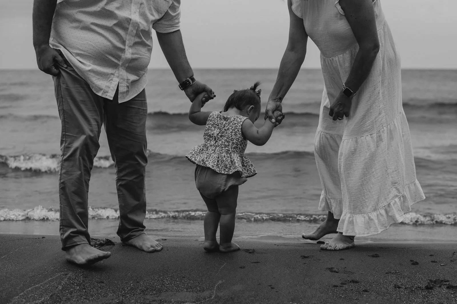 ashLEYstanLEYphotography_TheRomans_BeachFamilySession-23.jpg