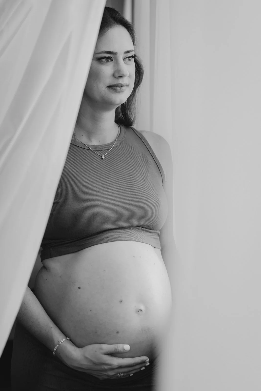 ashLEYstanLEYphotography_Sara_SixthCityStudio_Maternity-20.jpg