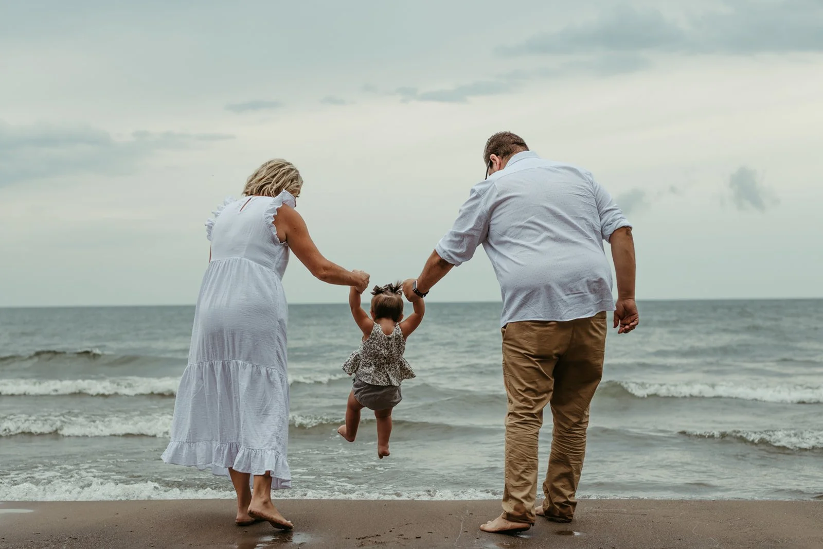 ashLEYstanLEYphotography_TheRomans_BeachFamilySession-19.jpg