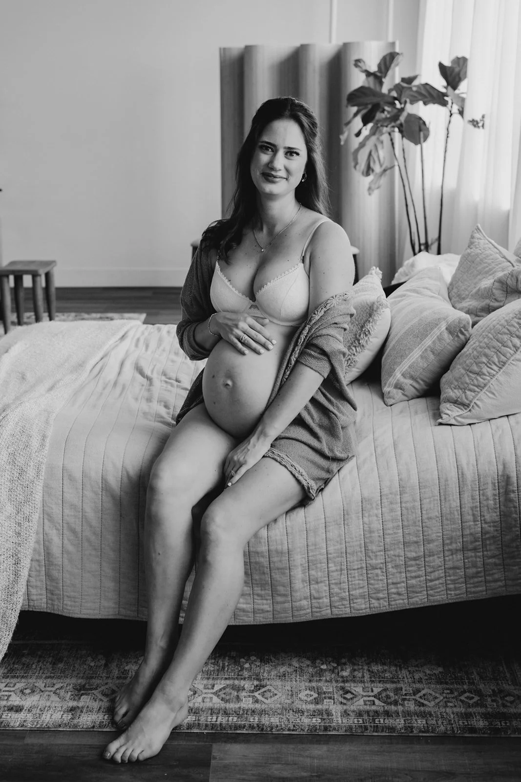 ashLEYstanLEYphotography_Sara_SixthCityStudio_Maternity-48.jpg