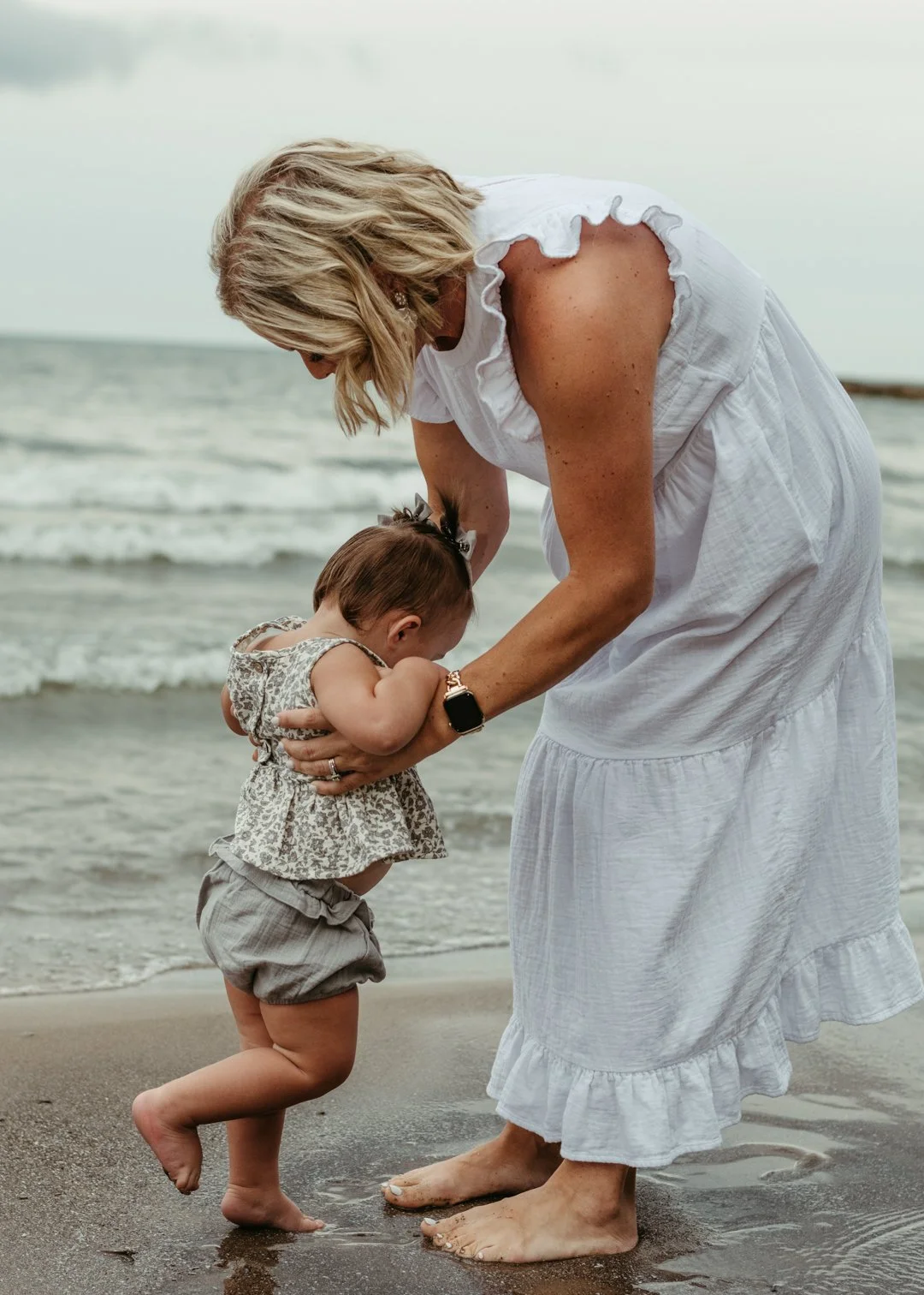 ashLEYstanLEYphotography_TheRomans_BeachFamilySession-8_websize.jpg