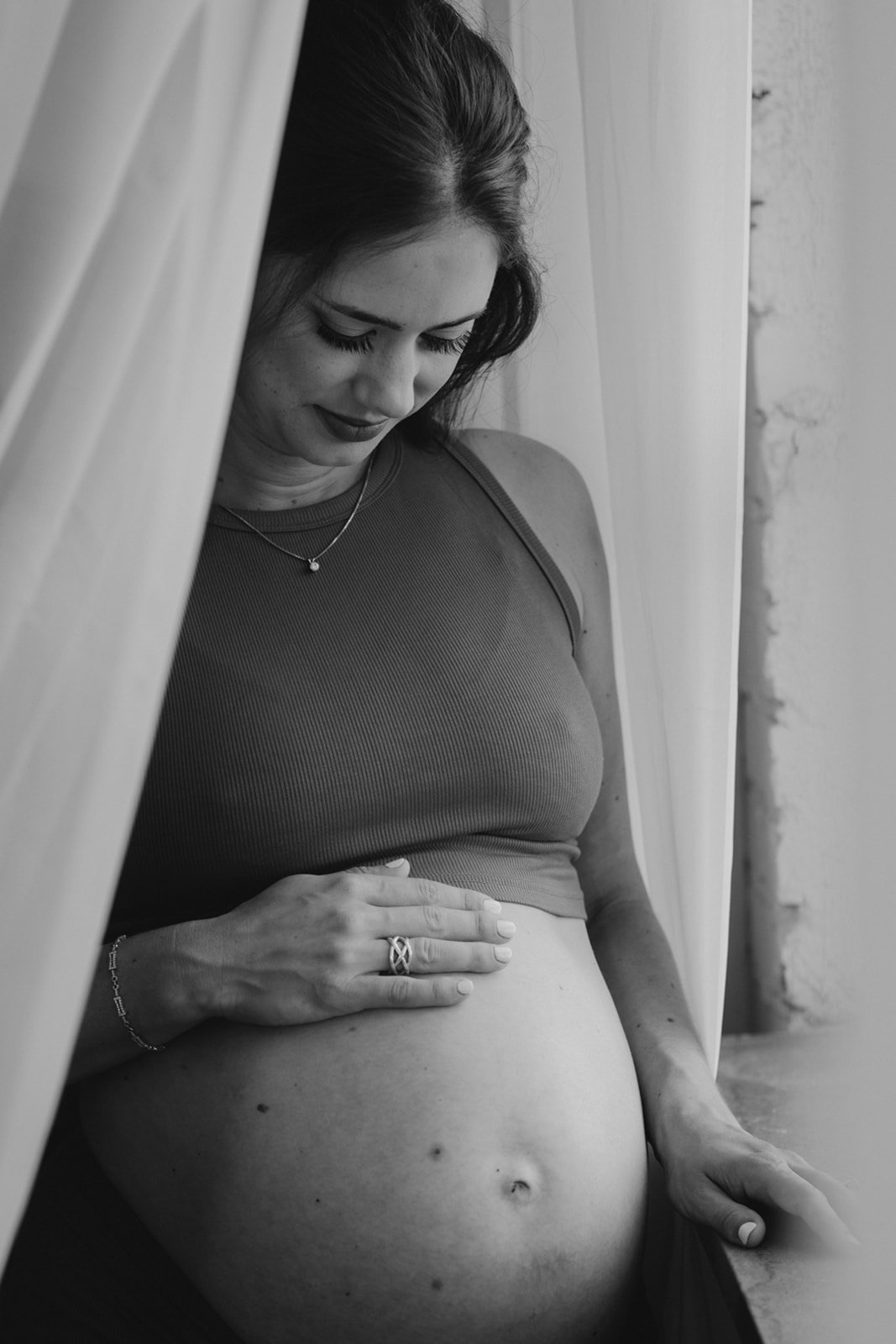 ashLEYstanLEYphotography_Sara_SixthCityStudio_Maternity-22.jpg