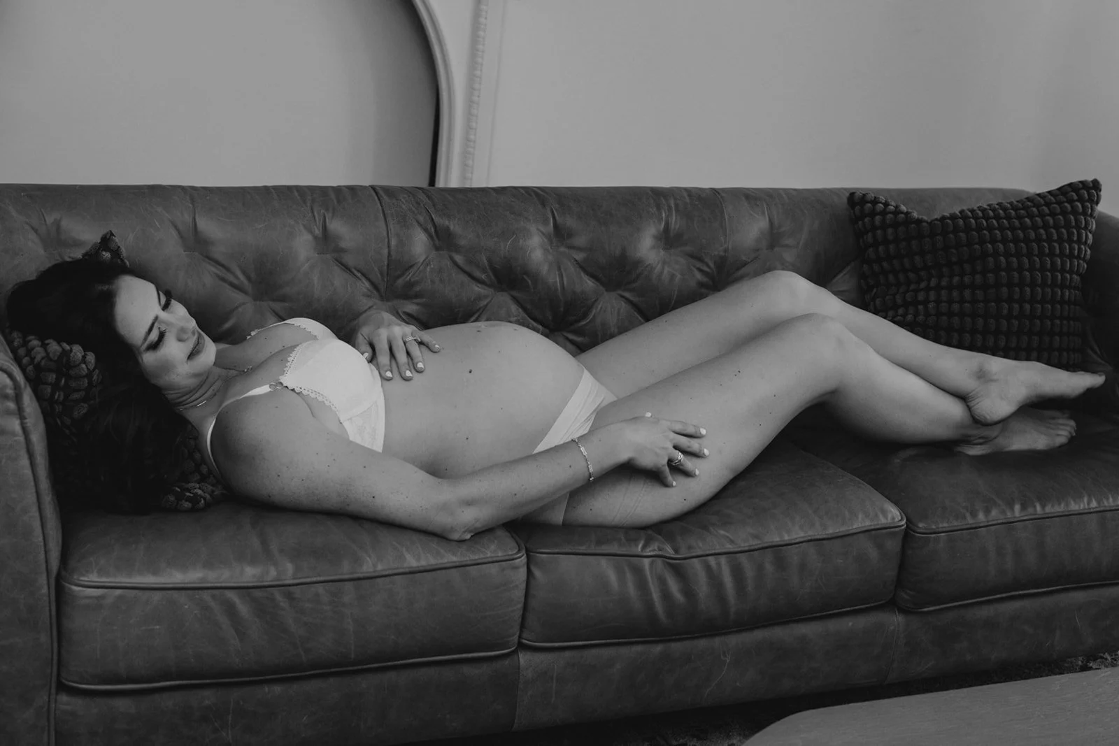 ashLEYstanLEYphotography_Sara_SixthCityStudio_Maternity-81.jpg