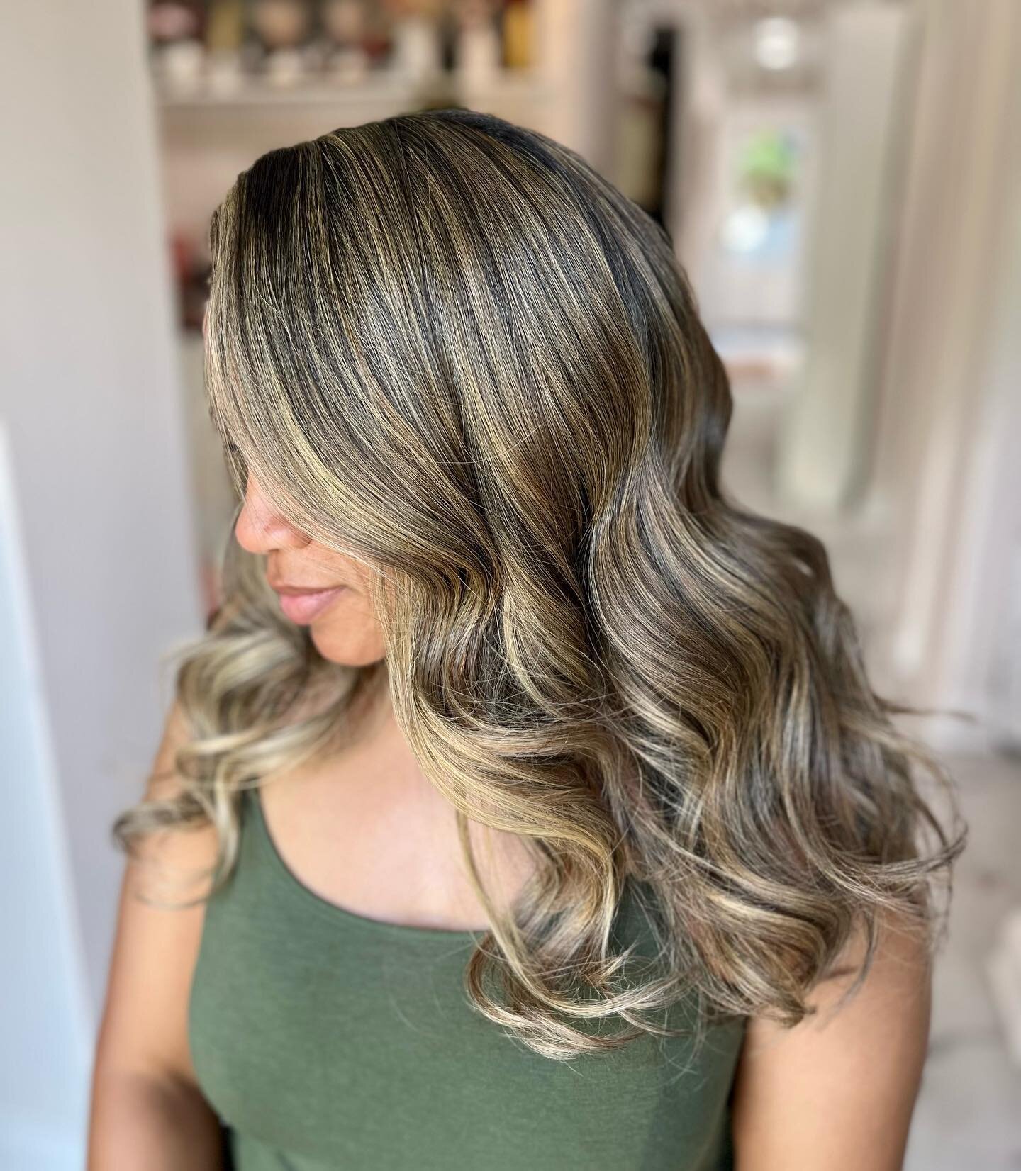 ✨𝑯𝒆𝒂𝒅 𝑻𝒖𝒓𝒏𝒆𝒓✨

Text 984-272-7567 to book with Mel

#balayage #balayaged #raleighbalayage #raleighhairstylist #raleighhairsalon #raleighhaircolor #raleighsilkpress