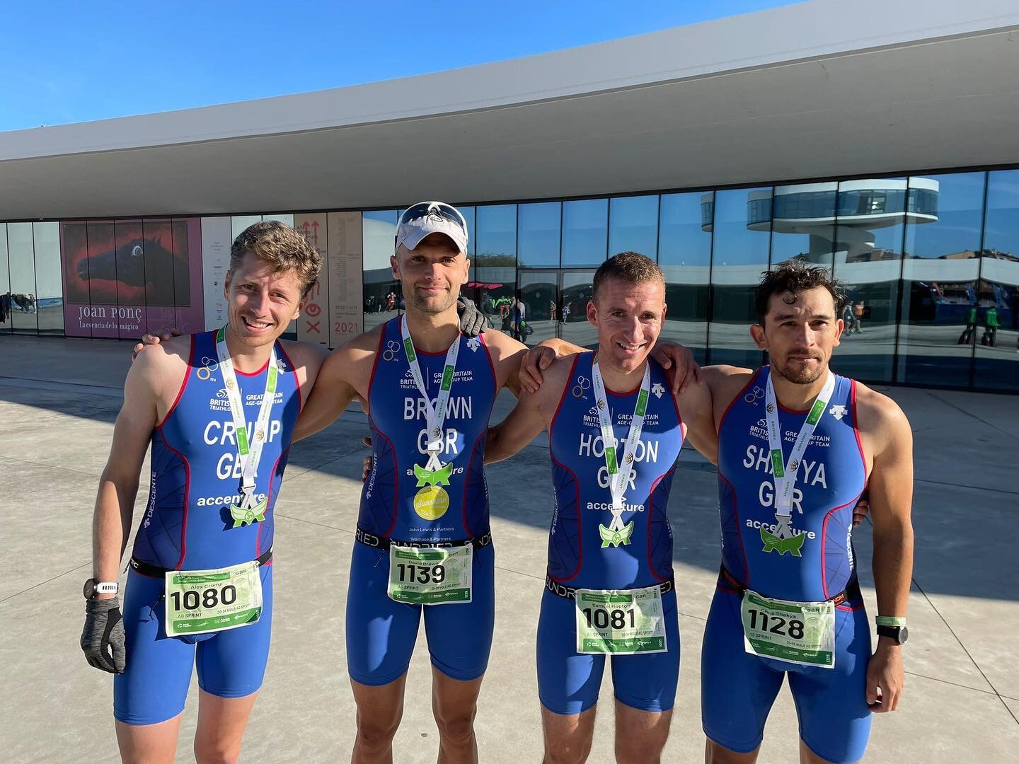 The boys dun well. 4th for @samhopton89 (that 🏅 still being dangled in front of him) 14th for @alexcrump90, 19th for @duathlon_dave on their #worldduathlonchampionships debuts and a shout out to @shaks84 for a nice 18th place in the 35-39age-group. 