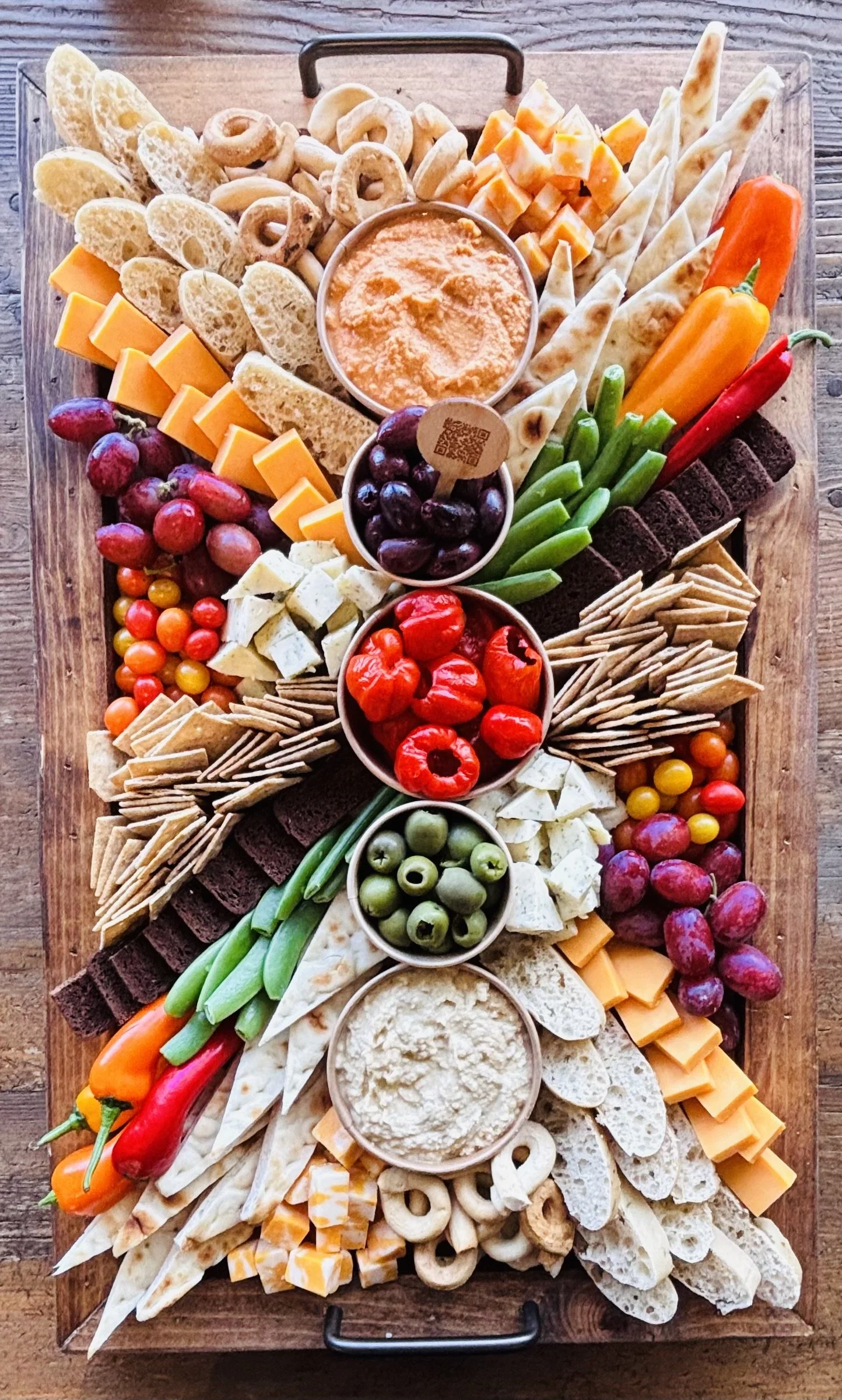 Large ( 15”x24” / Feeds 20-25)