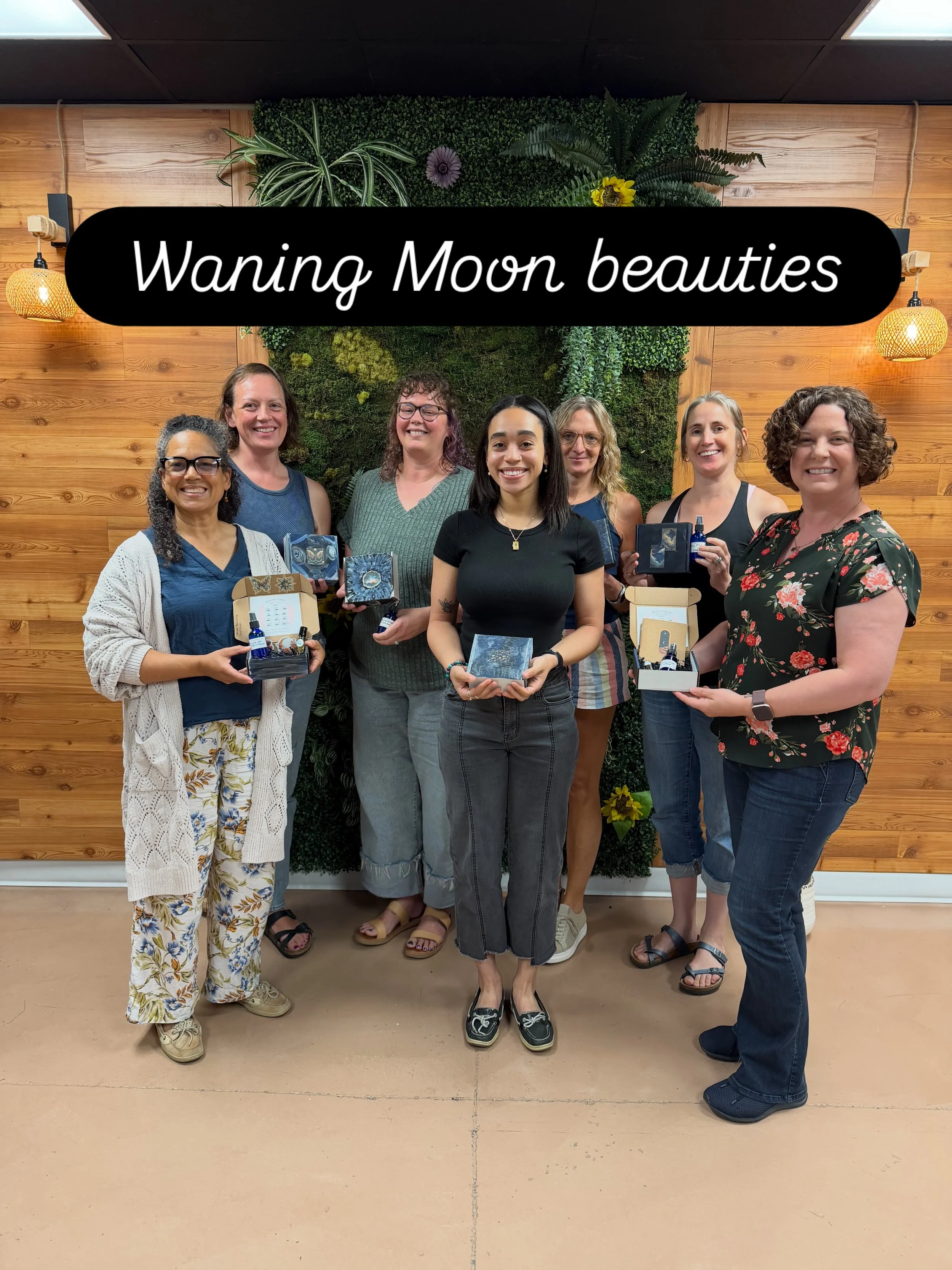 🌖🌘We had a beautifully reflective, nourishing Waning Moon phase of the Moonlit Botanical Perfumes series this past Saturday

This group of lovelies created a spray perfume that will help them call in the gifts of the waning moon: deep rest, discern