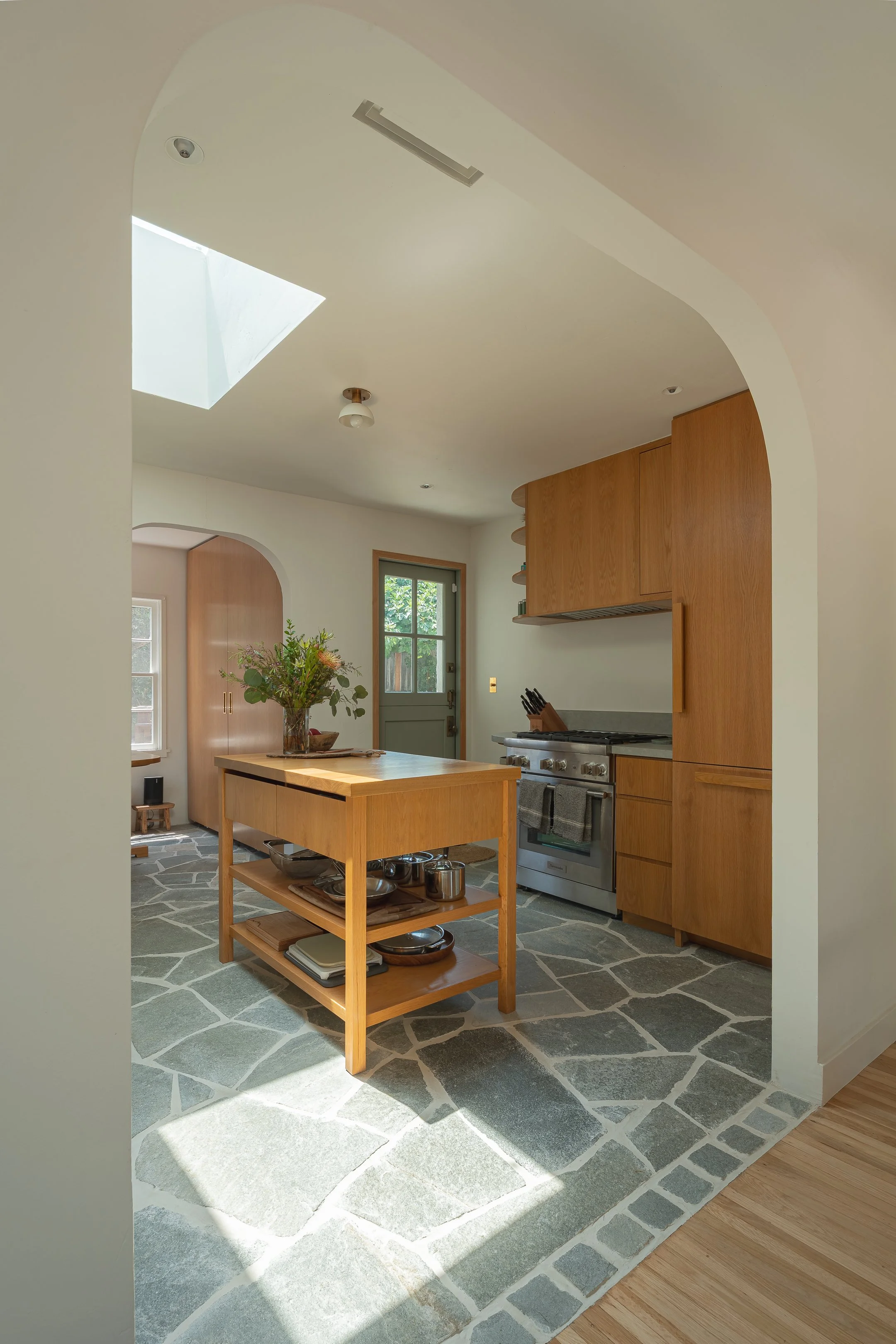 4214 Barryknoll-8.jpg