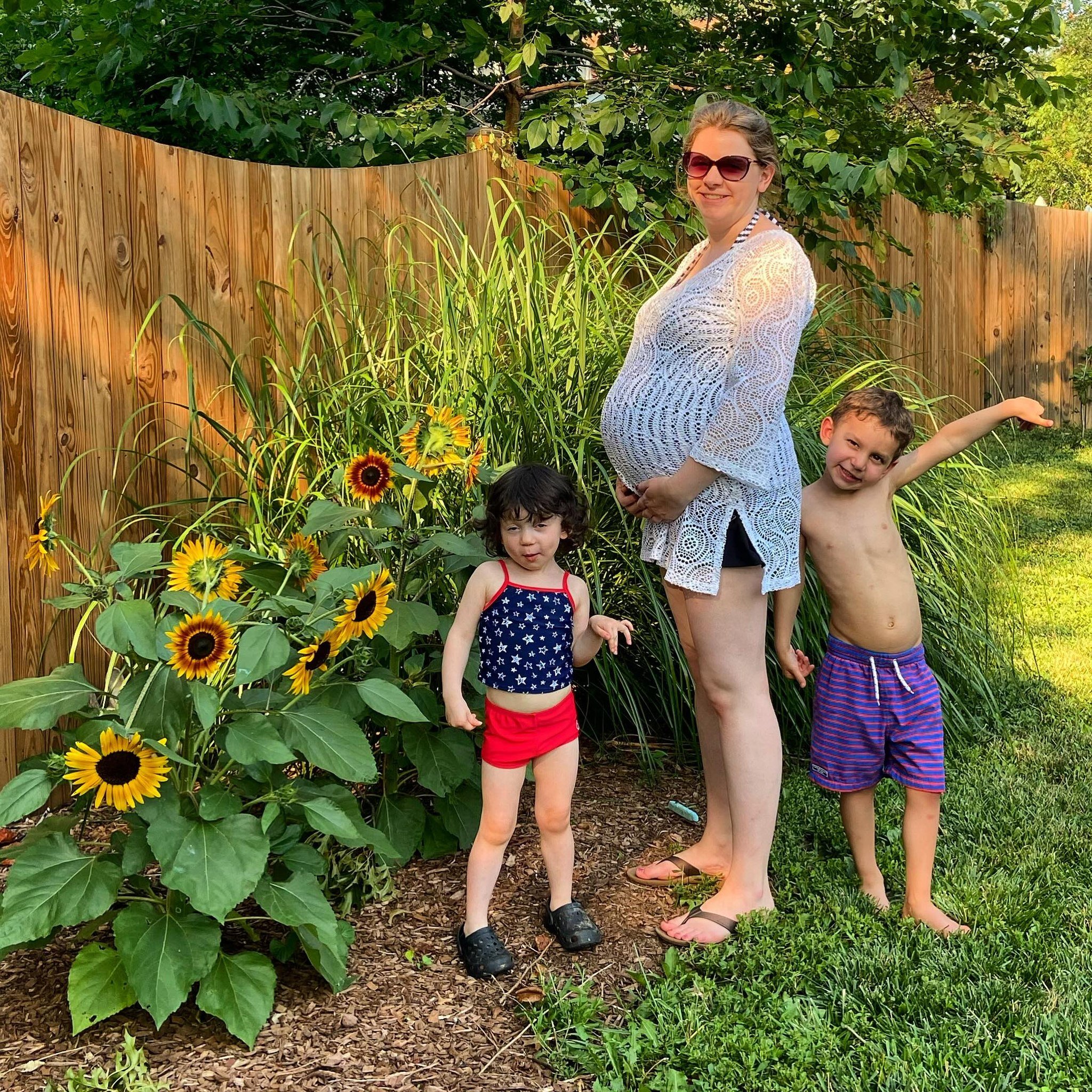 Throwback to being pregnant in the summer 🥵. Fun times!

If this is going to be you&hellip;now is a great time to register for our in-person weekend childbirth prep course (June 29-30th at @nurturenook.dc)! We will commiserate about the heat, but al