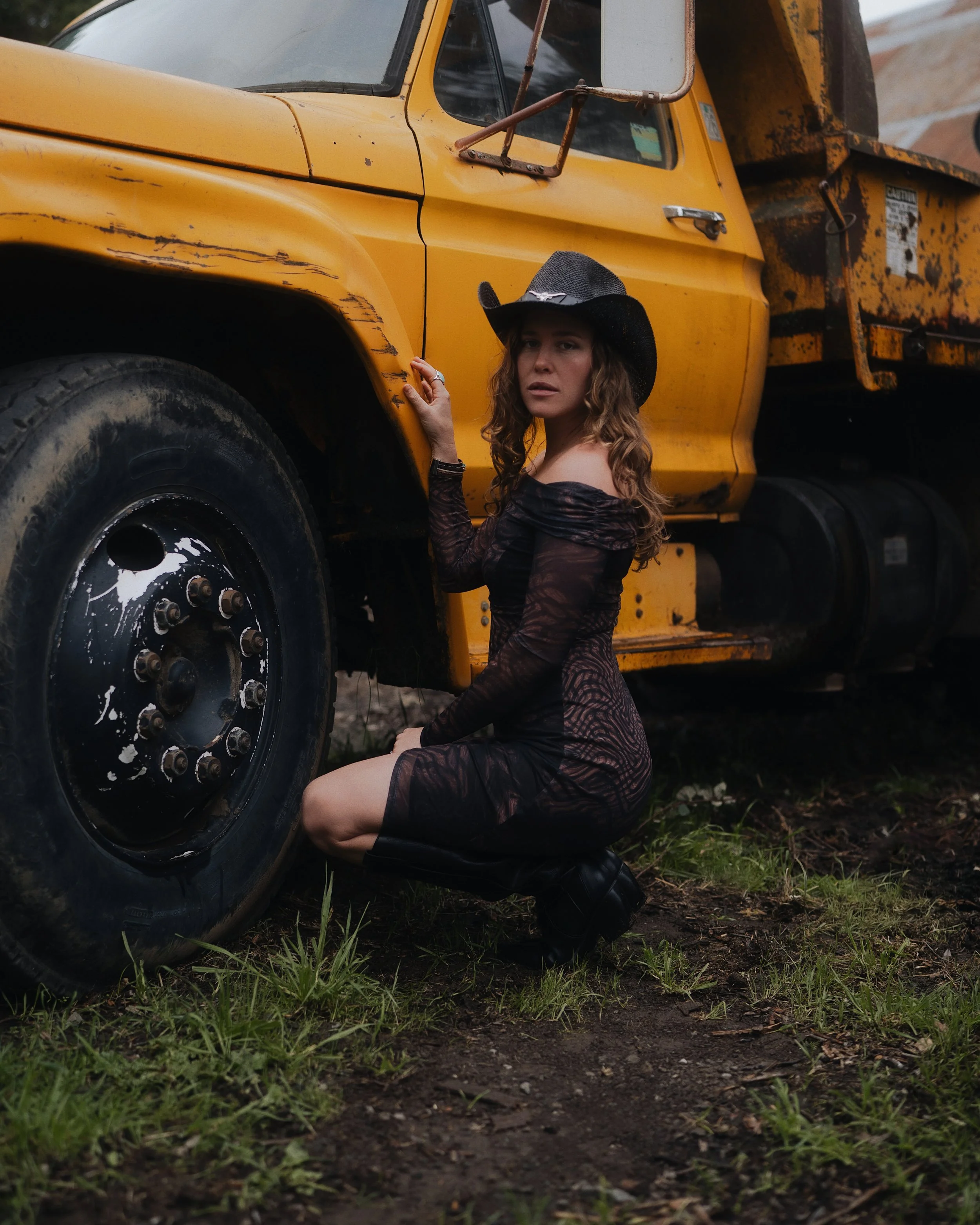 WhatLoWants_YellowTruck1.jpg