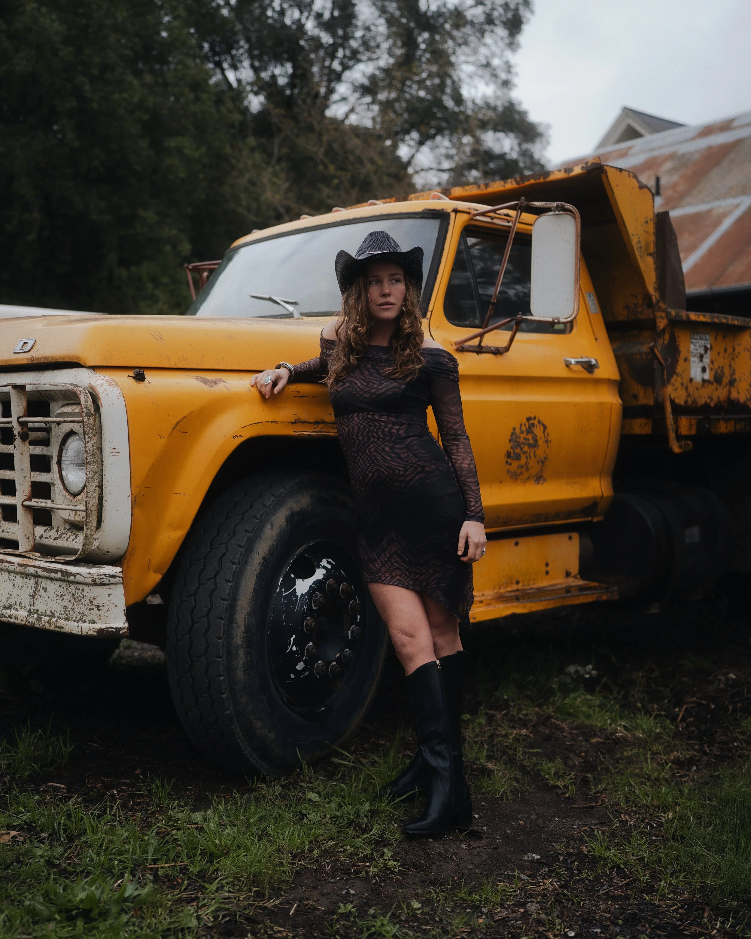WhatLoWants_YellowTruck3.jpg