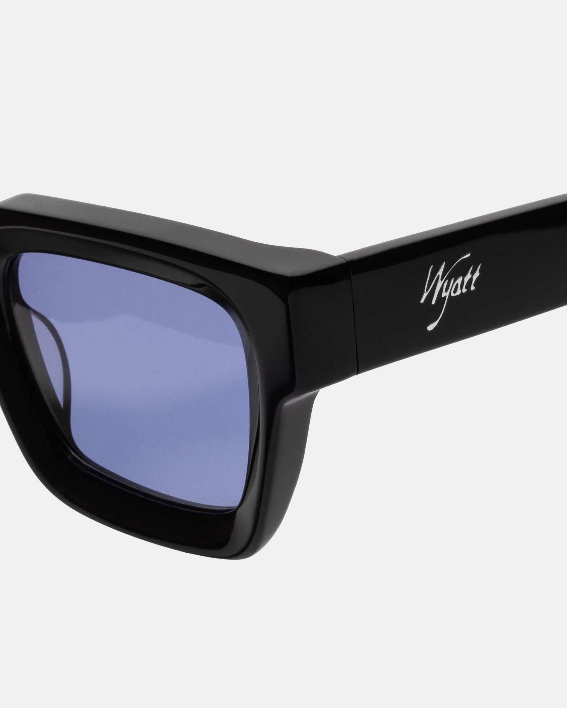 glasses detail.jpg
