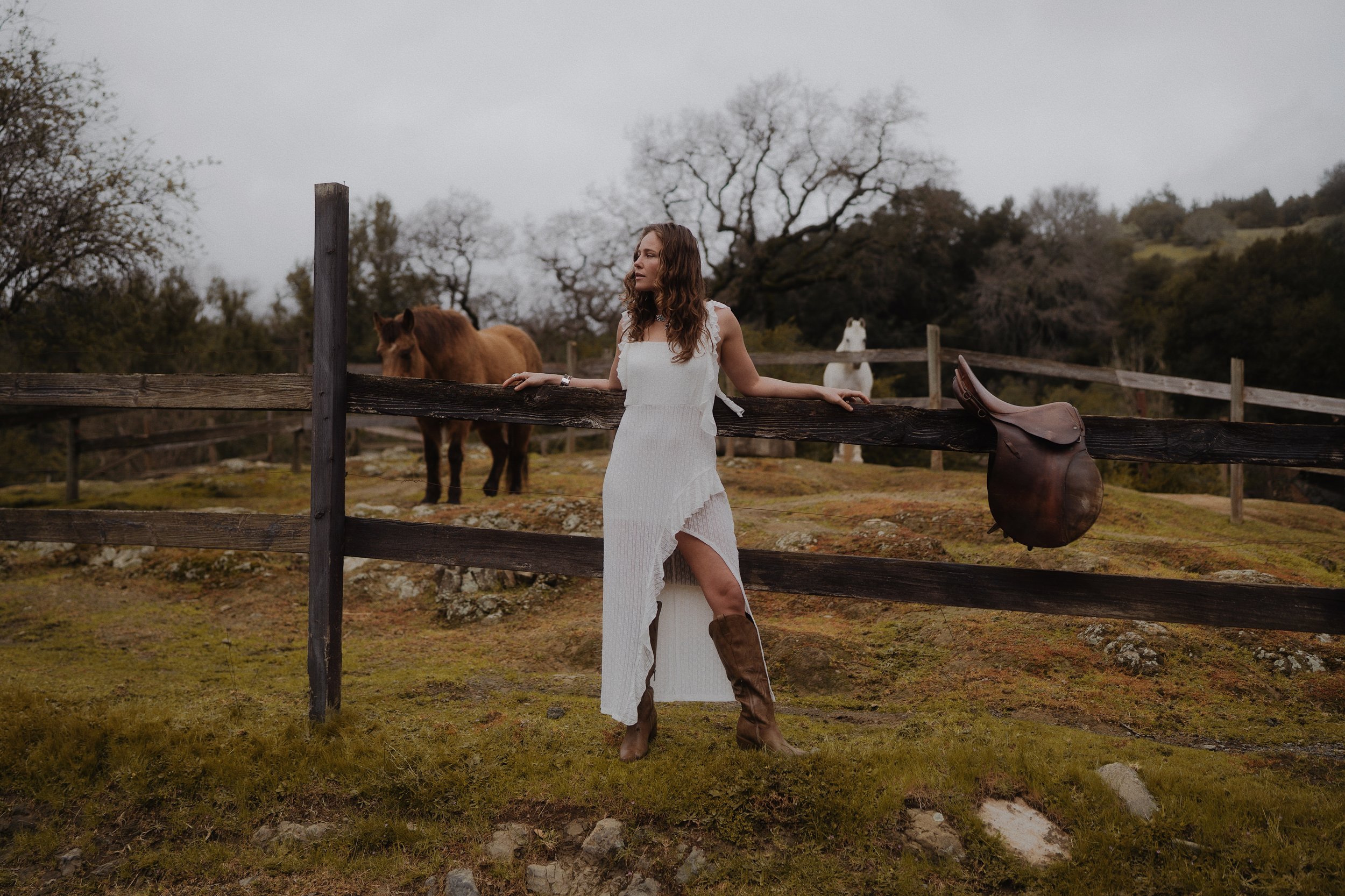 WhatLoWants_WhiteDress_3.jpg