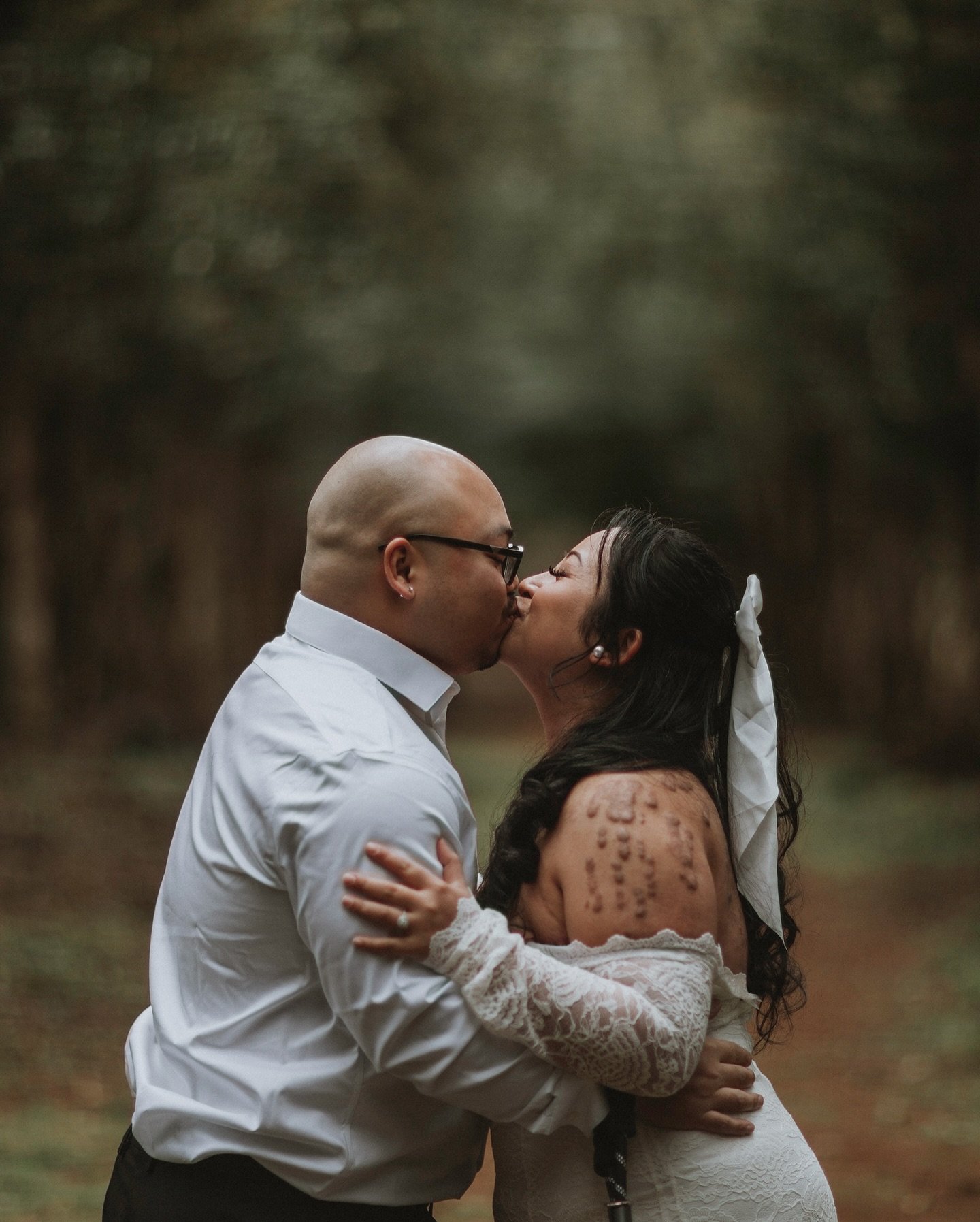 Woodsy elopement session up on my blog. 🌱 Link in my bio. 😘 🫶 💕 

Officiant💍: @happily_wed_ceremonies