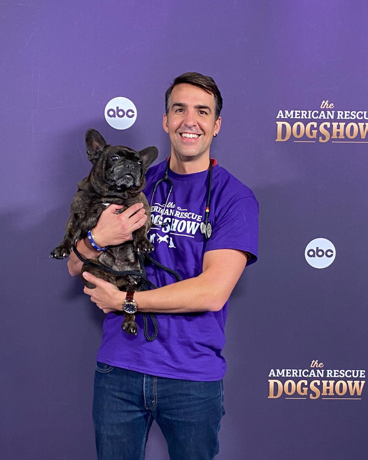 I was excited to be the veterinarian for The American Rescue Dog Show! It is amazing to see these wonderful rescue animals get such great attention. You can watch this fantastic show on @abcnetwork 
.
.
.
.
.
#theamericanrescuedogshow #adoptdontshop 