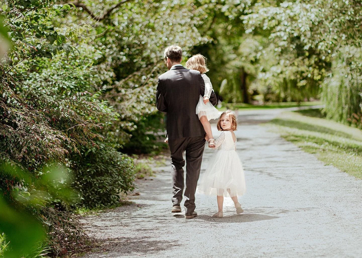 not only groom but also dad of two beautiful little girls, multi tasking at it&rsquo;s finest 🙌🏼😄 

~Aliena

#newzealandweddingphotographer #newzealandwedding #christchurchweddingphotographer #christchurchwedding #christchurchelopement #queenstown