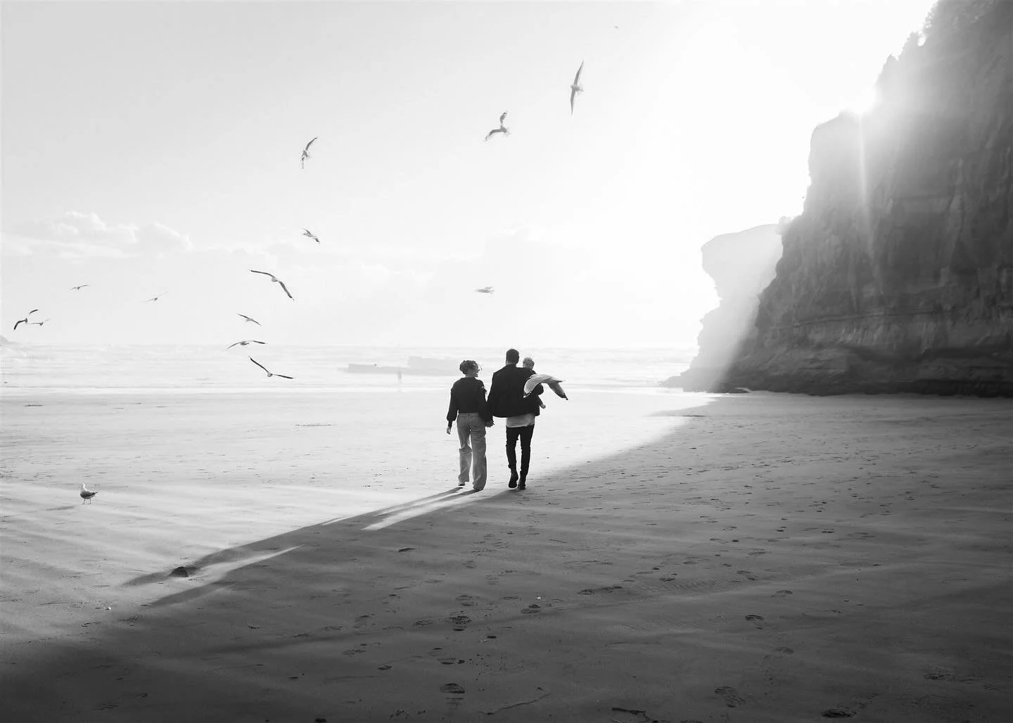 🌅

The most magical evening with @eilishmcgehan &amp; @harrylee_harper (&amp; baby Miles) ✨ 

The wind was blowing and it was chilly but we decided to go ahead and I&rsquo;m so glad we did. 💖