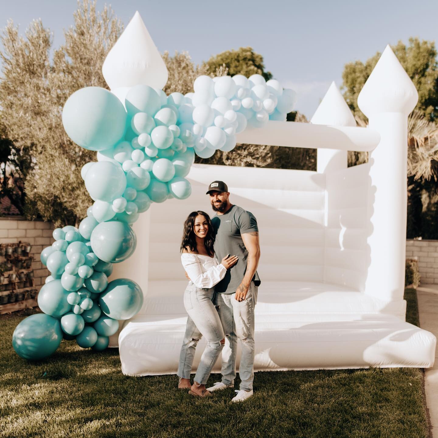 Meet Chase and Kennadi&hellip;the NEW owners of Inflate High Desert. 

We love them so much and know they are going to kill it! 🙌🏼 We couldn&rsquo;t be more proud to pass the business onto them.