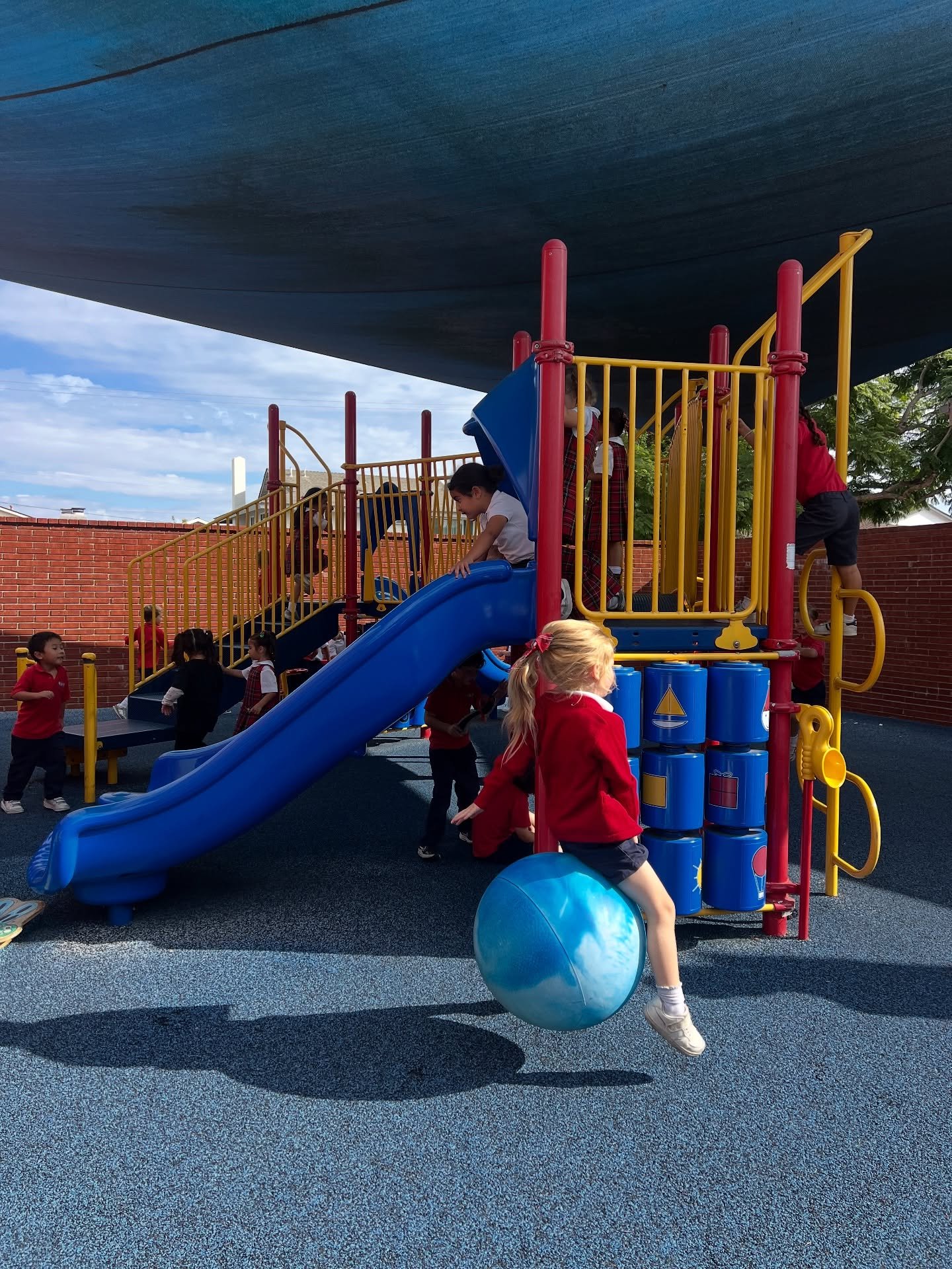 Rain rain go away, TK wants to come out and play! 💛❤️💙😇

#SBSSaints #itsagreatdaytobeasaint