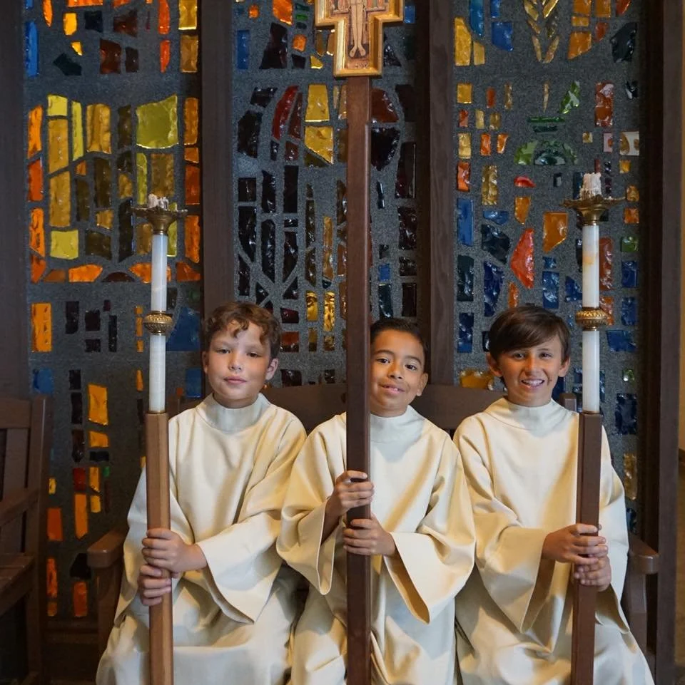 He is risen! Alleluia! The joy of His resurrection is written all over these smiles. A reminder that Easter is something we live, in joy, hope, and the light of Christ each day. May your hearts be filled with the same radiant joy. Happy Easter! ✝️😇❤