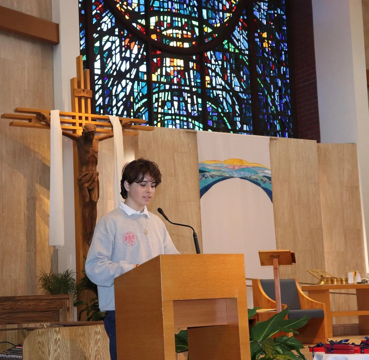 You can definitely tell we are getting closer to the end of the school year! 🙌

Today we celebrated our Parent Appreciation Mass and gave special recognition to our Legacy Families whose youngest or only child is graduating from SBS. Over the years,