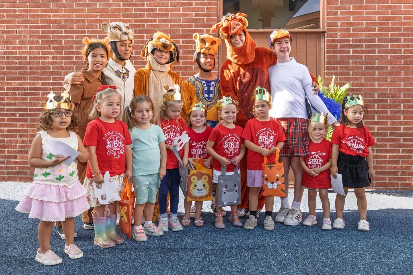 Our last Preschool Playdate &amp; Storytime of the school year was ROARING with fun! 🦁

Future Saints loved listening to stories with our wonderful librarian, Ms. Denice, and the morning became even more magical with special performances of songs fr