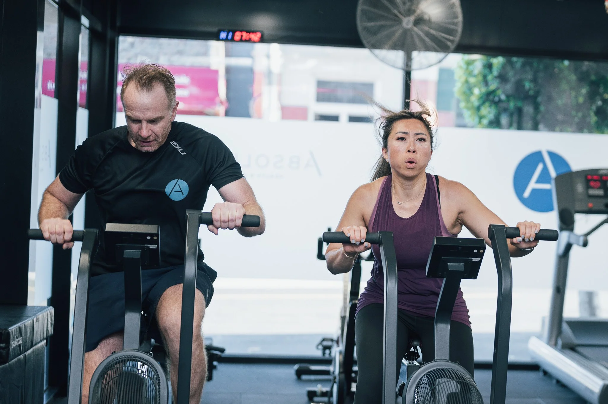 Mid-lifer training their vo2 max to improve longevity