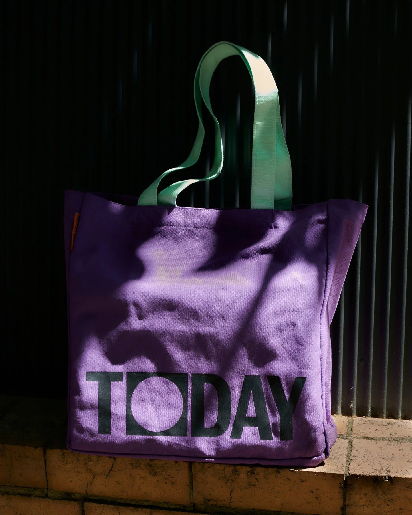 We're loving this new tote colour combo for @today.des ⁠
The tote features a large internal slip pocket - perfect for your laptop plus a smaller slip pocket for your essentials. Made from a heavy 14oz cotton canvas with contrast coloured straps and b