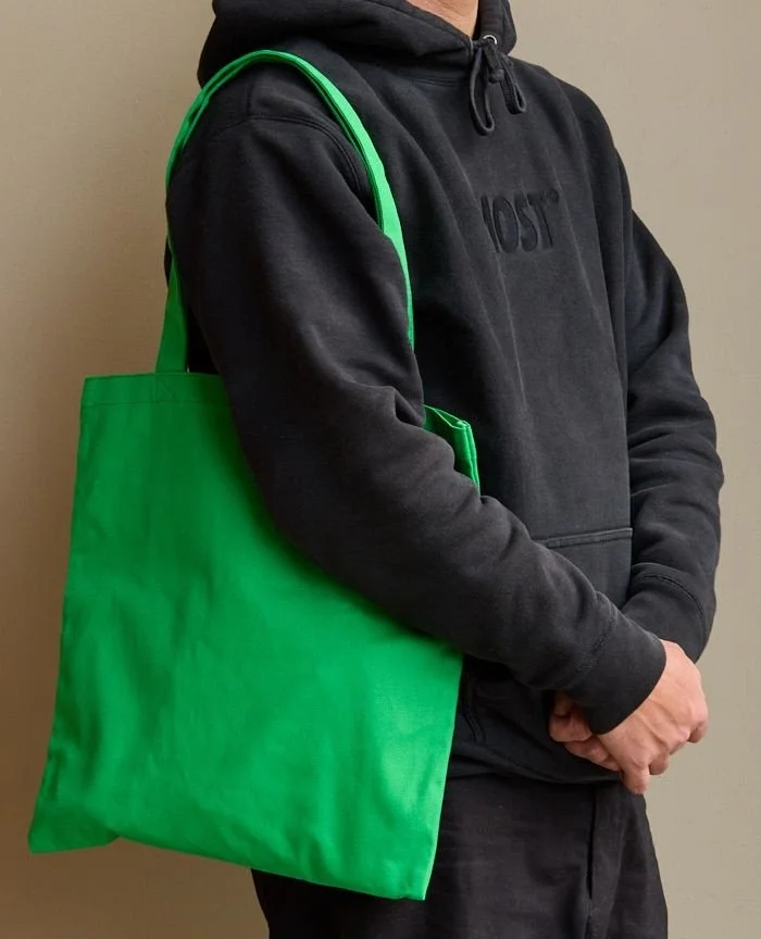 We're super excited to introduce our latest addition to our @bycontain Daily Tote range. Introducing Kelly Green.⁠
It's Bright, It's vivid and includes an internal slip pocket, giving you more options for print placement for branding or messaging. ⁠
