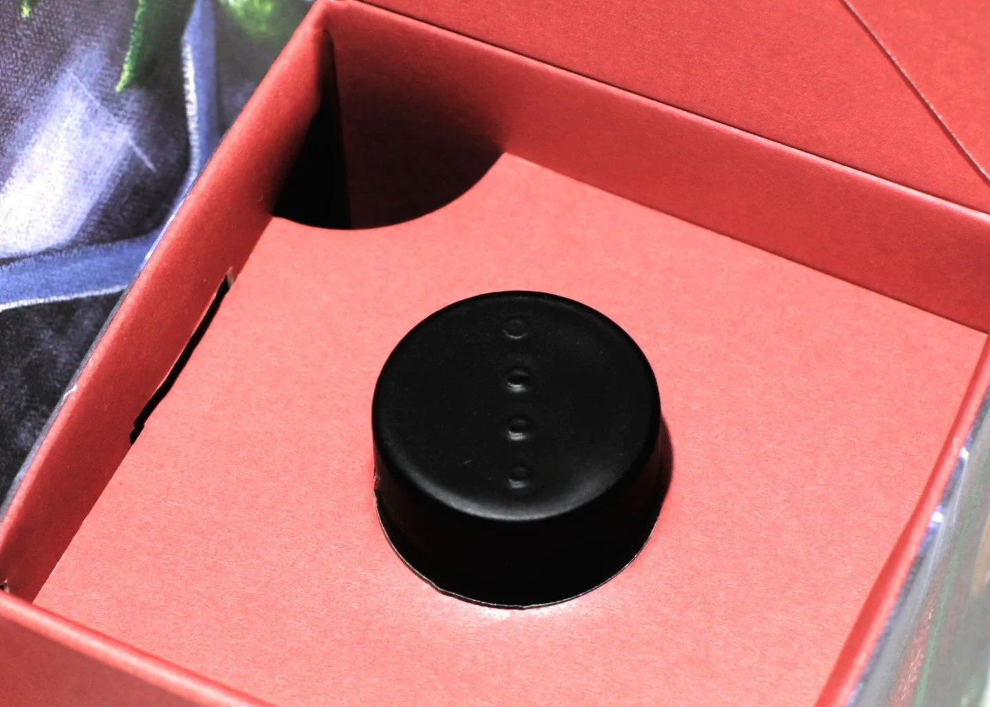 The new @fourpillars Christmas gin is released for its 10th year, we reflect on the festive @fourpillarsgin Christmas box we developed and structurally designed and produced. ⁠
⁠
Four Pillars commissioned Australian artist @jowhitestudio to be featur