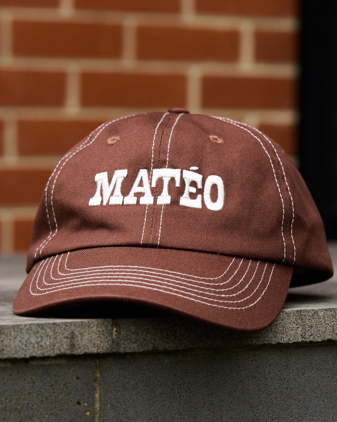 Custom Brown caps for our mate @mateo.soda 🧉 the natural energy drink brewed from yerba mat&eacute; leaves into a seriously tasty soda.⁠
⁠
The low-profile cap features white contrast stitching, front and back embroidery, a branded woven green label 