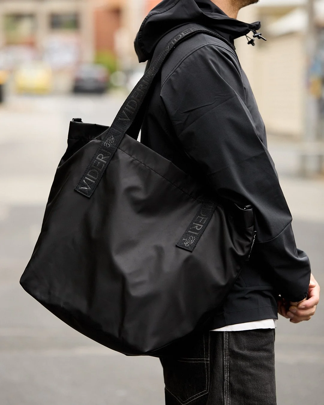 @videri_australia (formerly Group Homes Australia) unveiled their new identity last year, in-line with the rebrand we collaborated on a custom Travel Tote. This year Videri released their tote in all black. Making the tote perfect for everyday use an