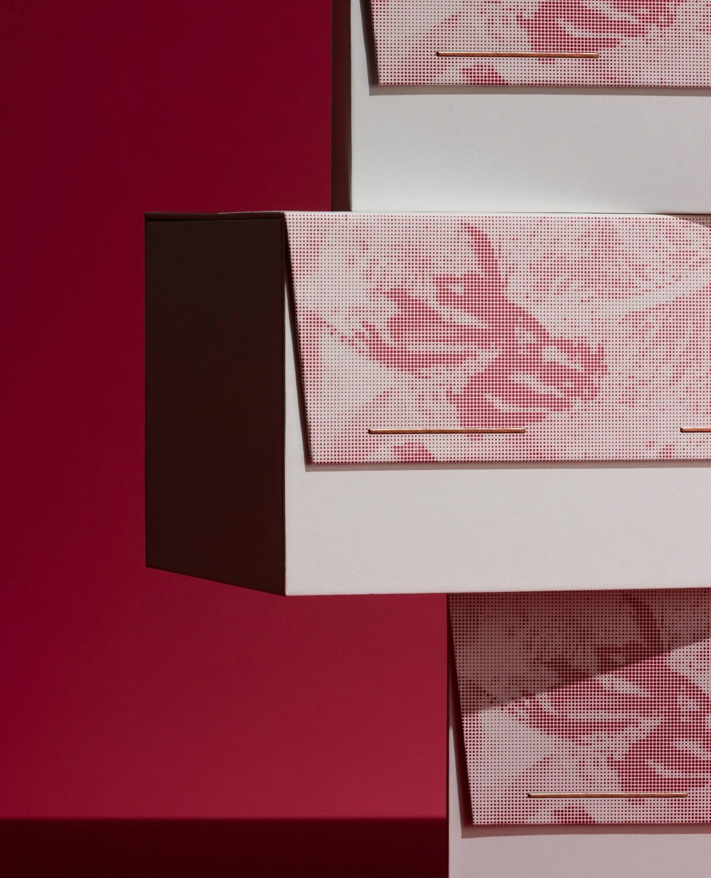 A closer look at the PR box developed for the Penfolds x Troye Sivan release.⁠
⁠
Designed to hold and reveal the Bin 389 release, the structure balances precision with tactility.⁠
⁠
&ndash; Rigid construction⁠
&ndash; Foil detailing, embossing and de