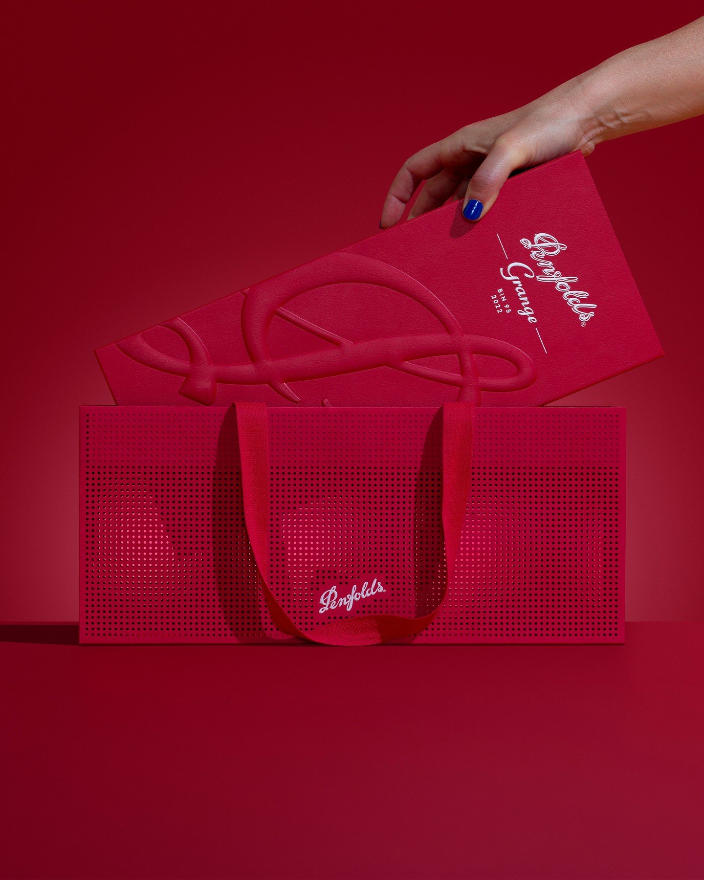 Light, texture and detail.⁠
A custom laydown bag produced for @penfolds Grange.⁠
⁠
With a new dieline developed by Contain, the design was reworked into a horizontal format, featuring laser-cut perforations that allow light to filter through, creatin