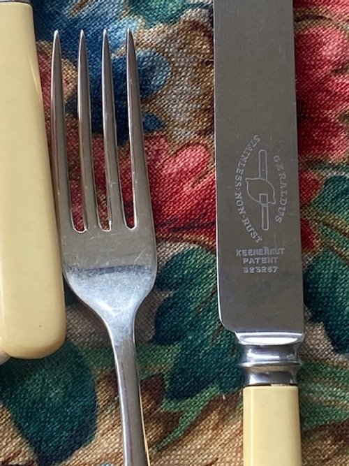 BoneDessKnivesForks3.jpg