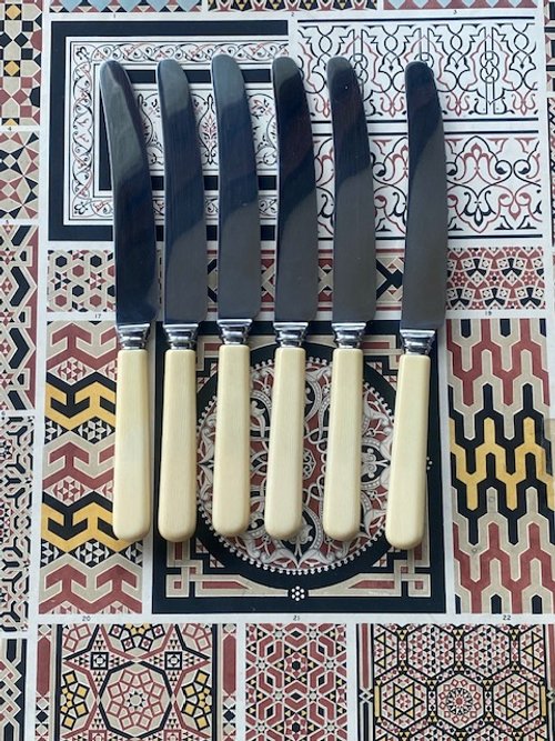 Set6Knives1.jpg