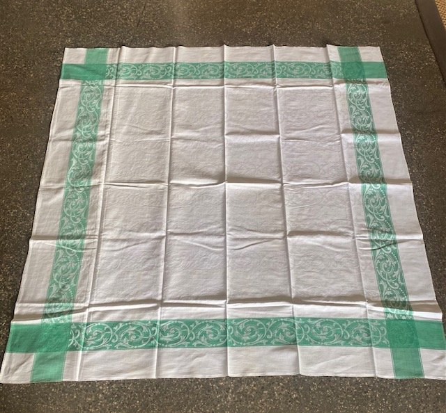 GreenWhiteCloth3.jpg