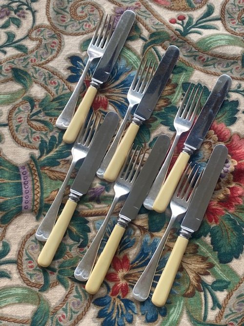 BoneDessKnivesForks1.jpg