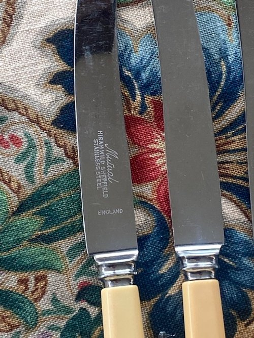 BoneHandleKnives6ii.jpg