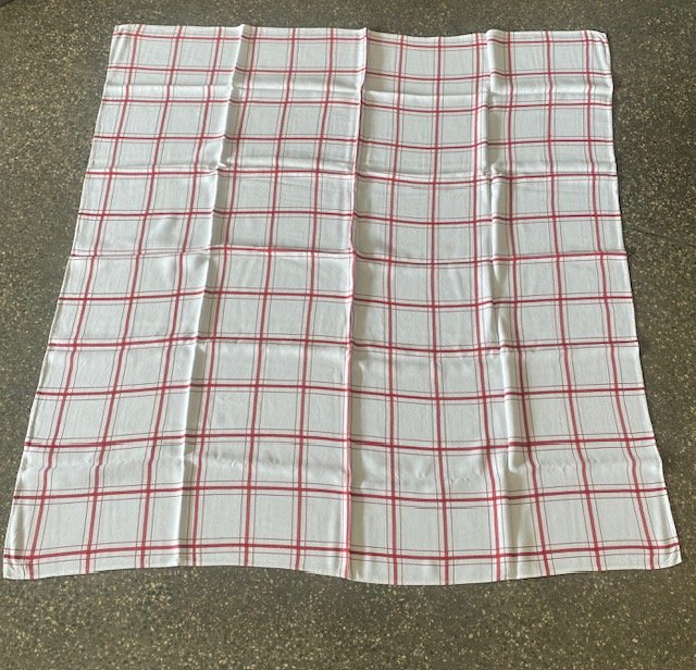 RedWhiteCloth2.jpg