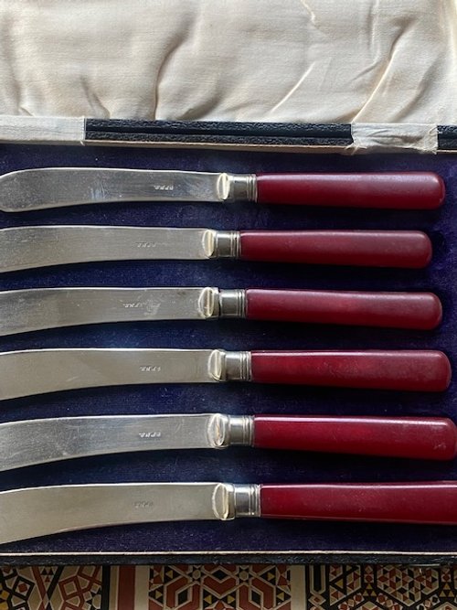 Set6RedButterKnives2.jpg