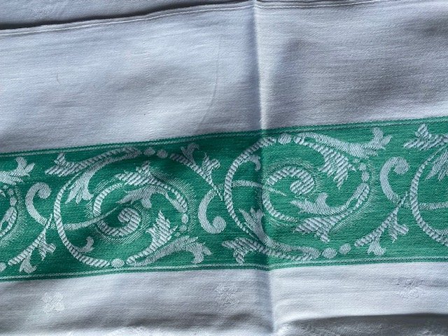 GreenWhiteCloth2.jpg