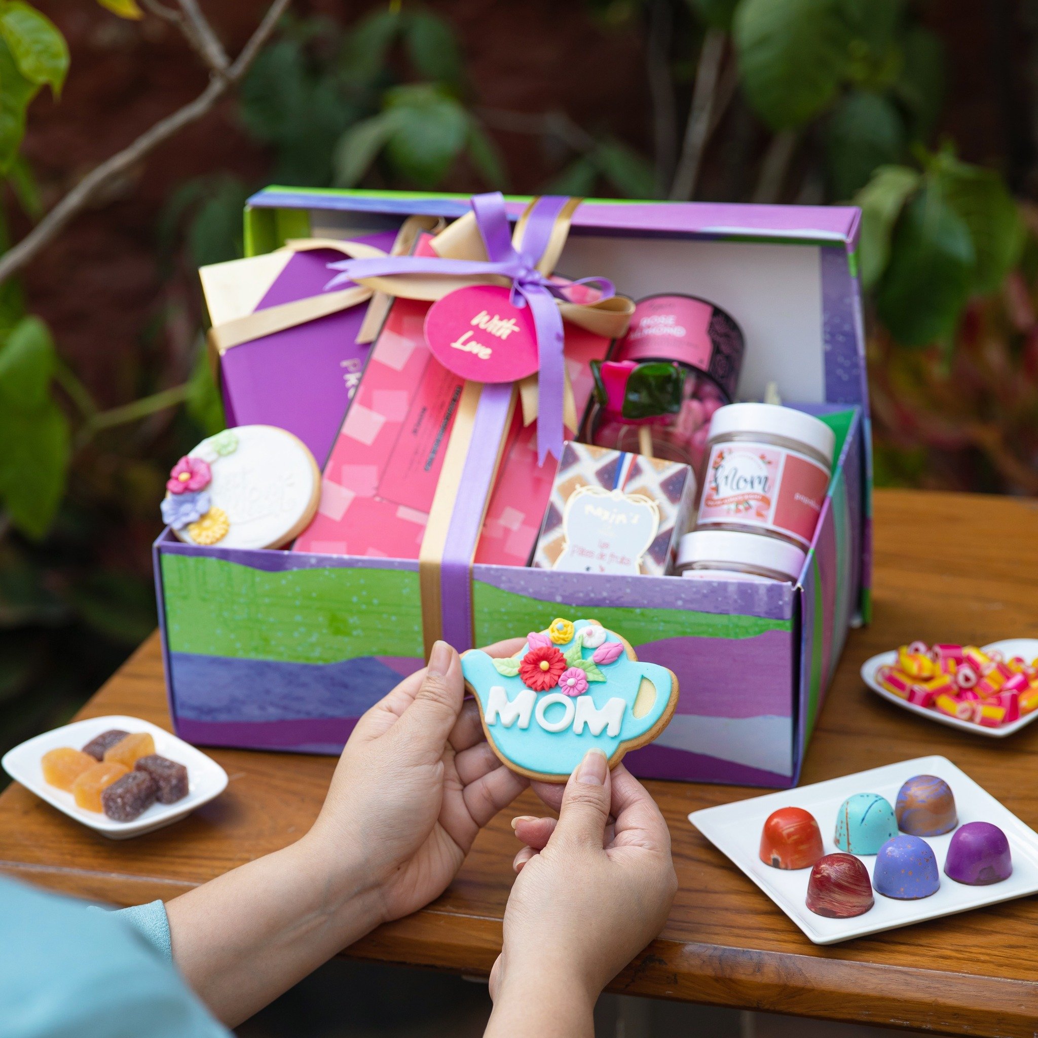 🌸 Sweeten Mother&rsquo;s Day 🌸

Show your gratitude with our exclusive 'Thank You Mom' Gift Collection! Treat her to delicious chocolate delights and enjoy special savings. 💝 

Click the link in our bio to explore our collection. #MothersDay #Gift