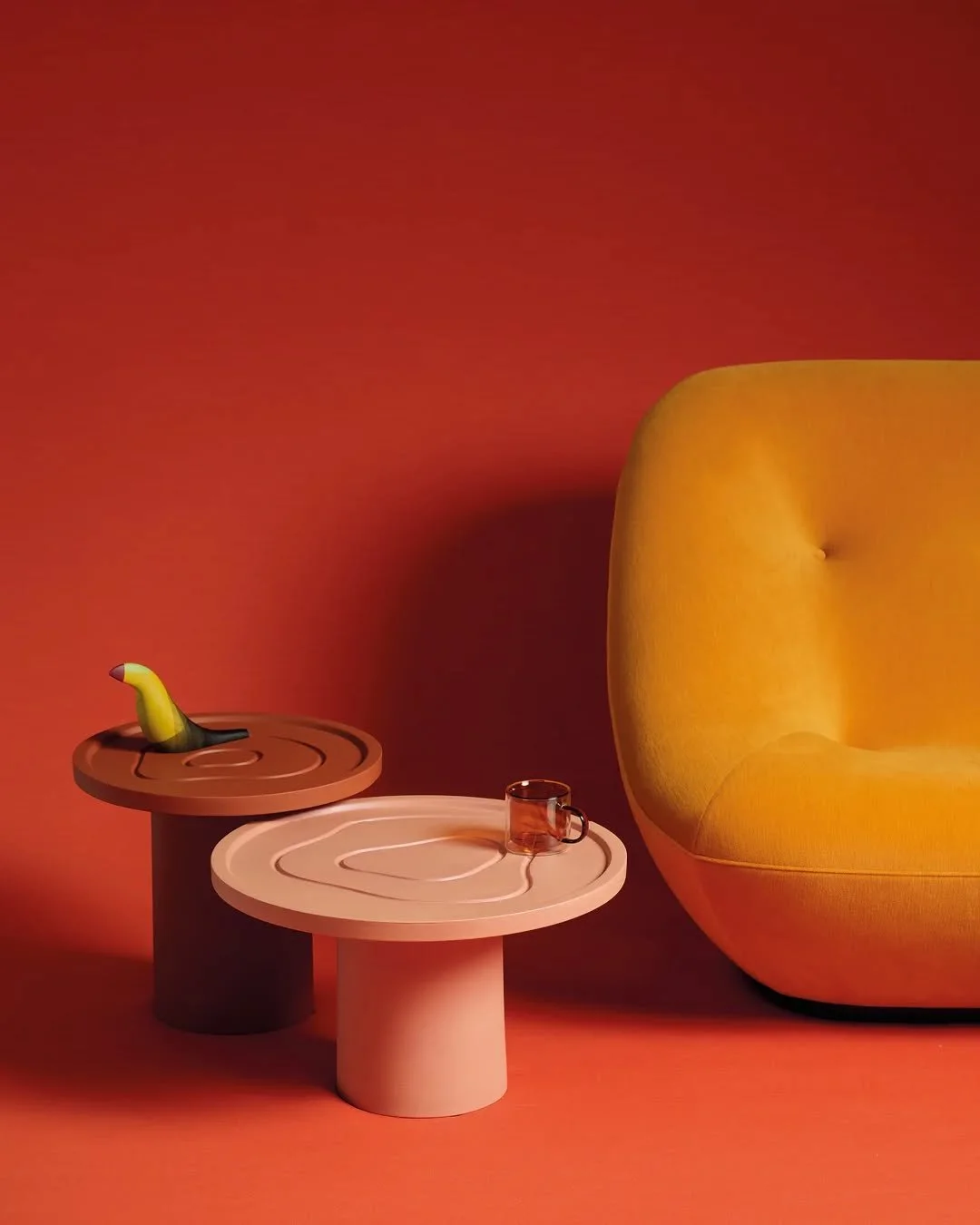 Let form and colour dance in harmony this season : the fluid lines of Contr&eacute;e evoke nature in motion, while the shimmering hues of P&aacute;jaros cast whimsical silhouettes
across space. With pieces designed for emotion and elegance, this is d