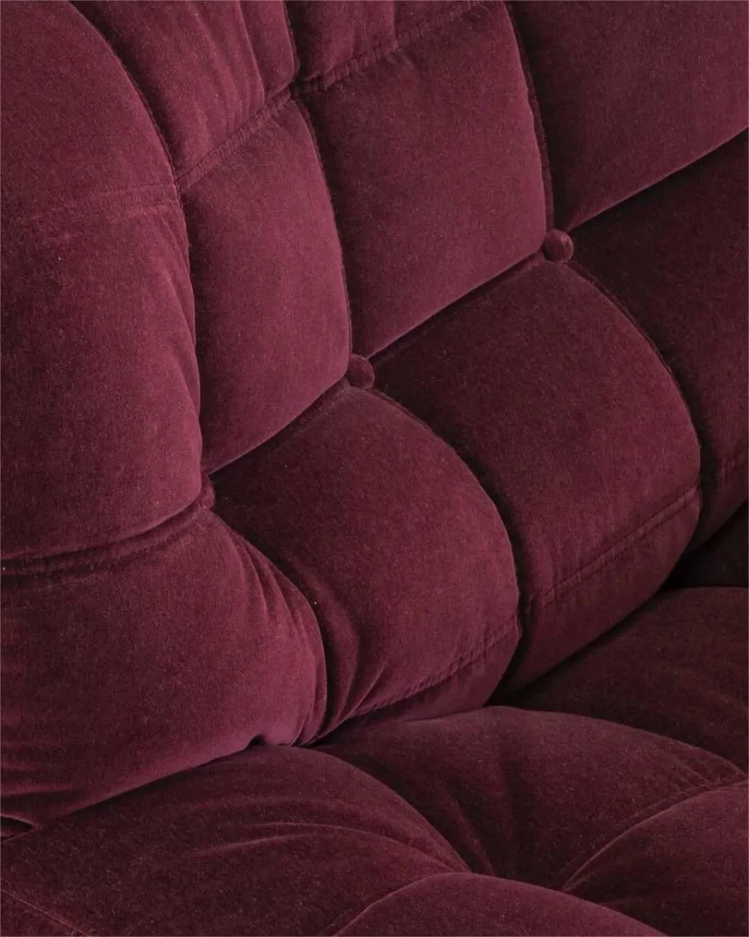 Kashima: comfort in the details Generous tufting, delicate stitching and velvety-soft fabric. Every finish of Michel Ducaroy's Kashima reveals the art of comfort and Ligne Roset craftsmanship. An iconic design that captivates as much through its silh