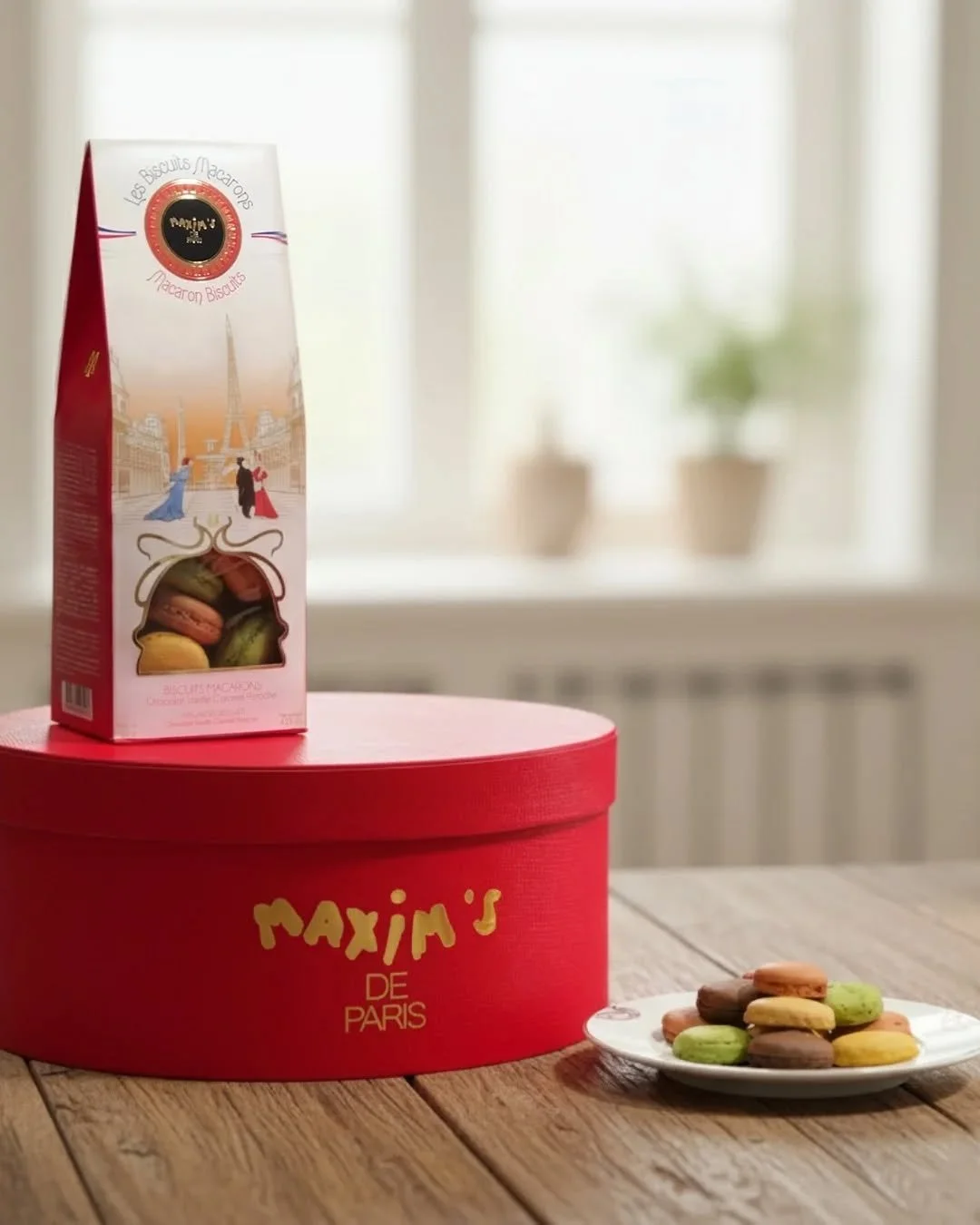 Where the airy elegance of a French macaron meets the buttery crisp of a biscuit &mdash; Maxim&rsquo;s macaron biscuits are a symphony of textures and flavours.​
Delight in four irresistible variants: velvety chocolate, fragrant vanilla, golden caram