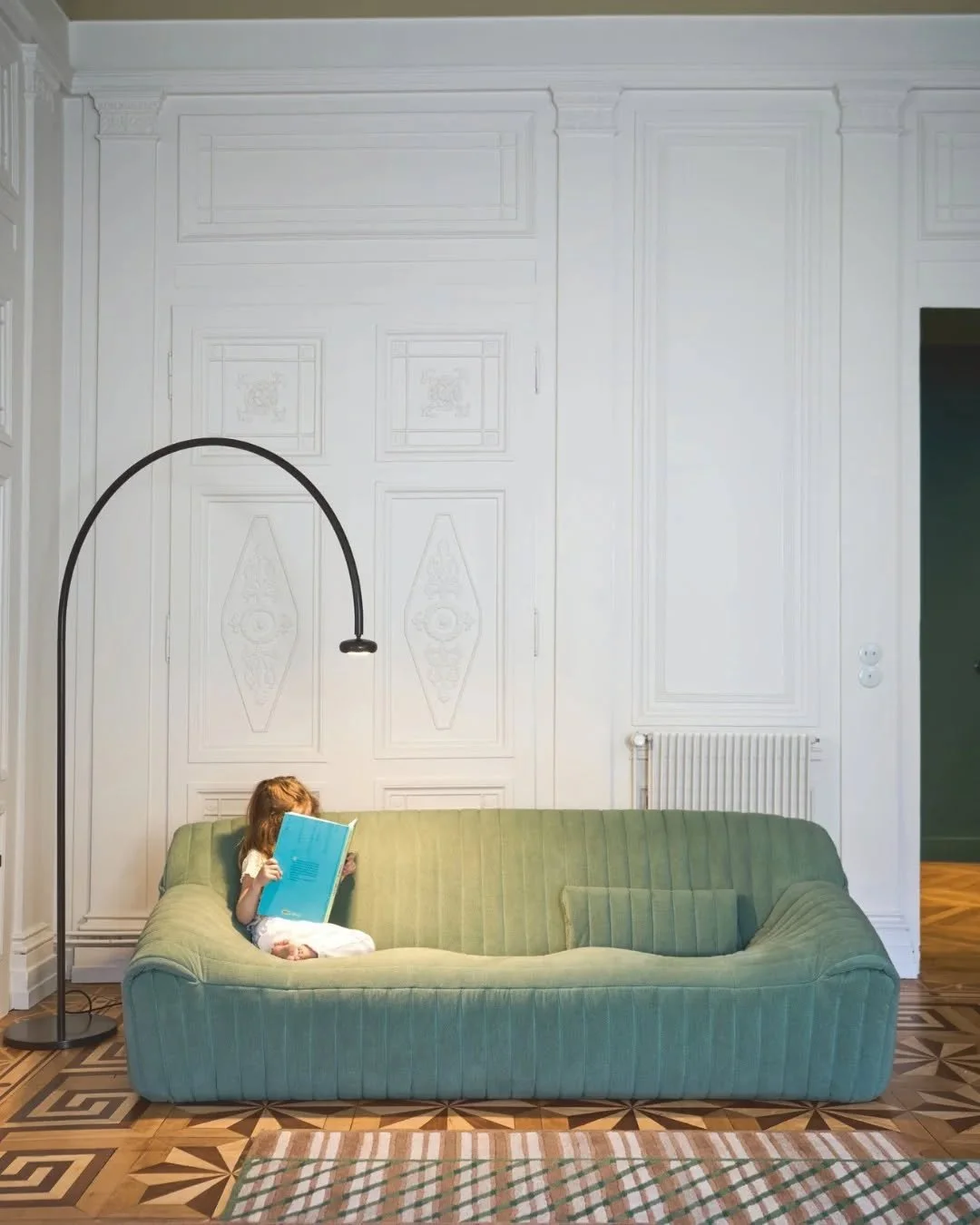 New At Ligne Roset India
The Sandra re-edition moves with ease, light enough to shift, soft enough to blend seamlessly into any interior. From minimalist studios to eclectic homes, its sculptural form feels at home anywhere. Its modular design invite