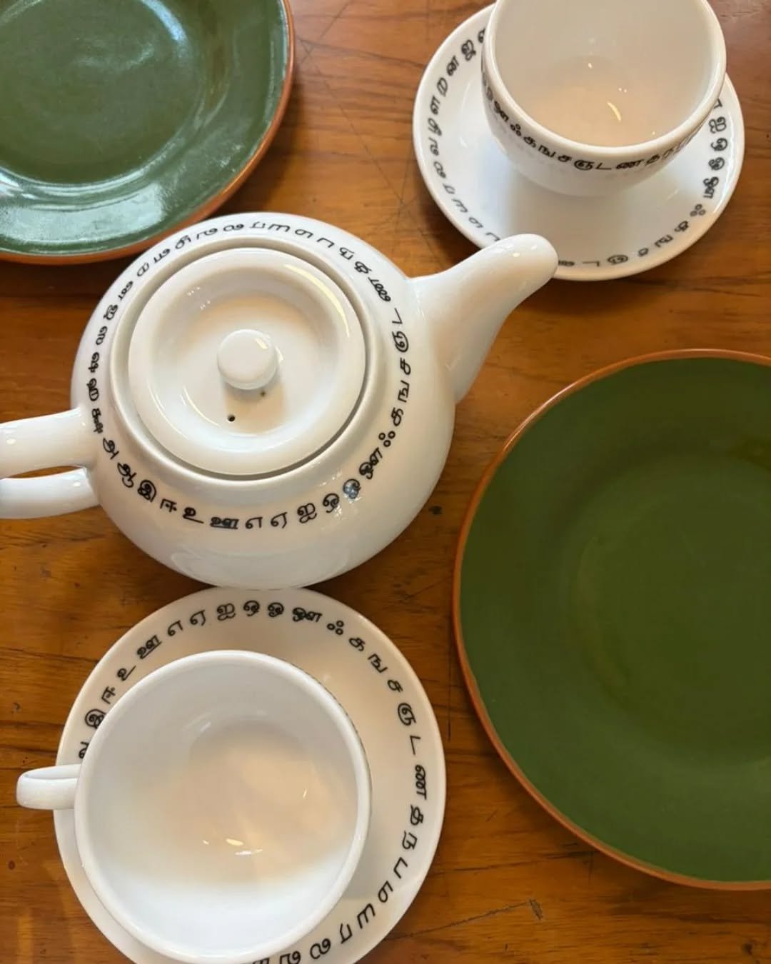 Heritage, artistry, and timeless elegance. Paradise Road&rsquo;s Paddy Green and Tamil Alphabet pieces create a vibrant tea-time tablescape at Provenance, Bandra.
Explore the collection in store today.

#tableware #tablesetting #tablescape