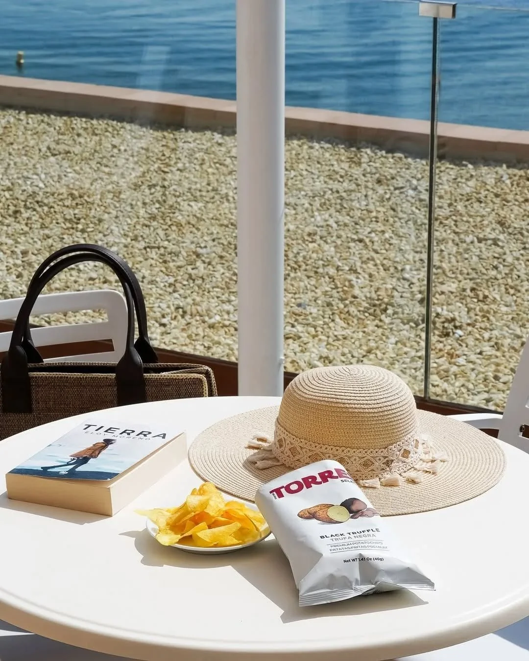 #ProvenanceExclusive: Crunch into luxury by the pool 🌊☀️ 

Thin, crisp, and richly infused with black truffle&mdash; Torres Black Truffle Chips are your ultimate summer indulgence.

Available in stores and online.

#ProvenanceGifts #trufflechips #go